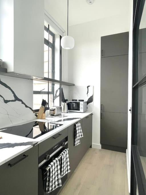 & Stylish 2 Bedroom * London