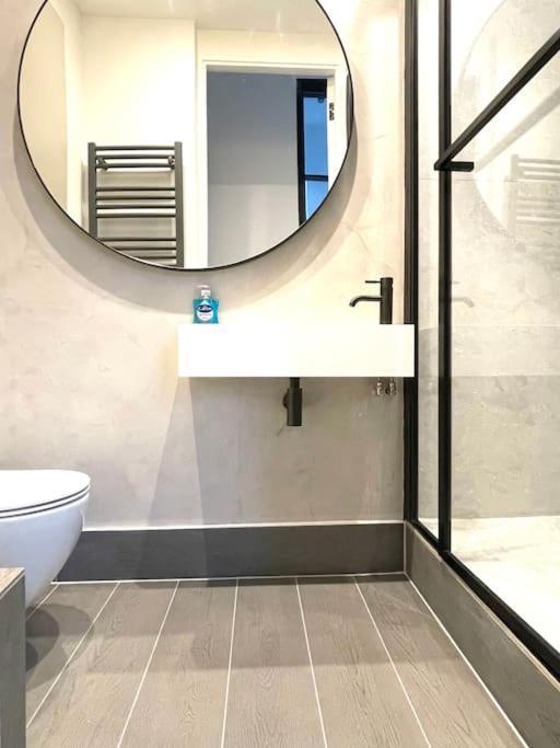 & Stylish 2 Bedroom London