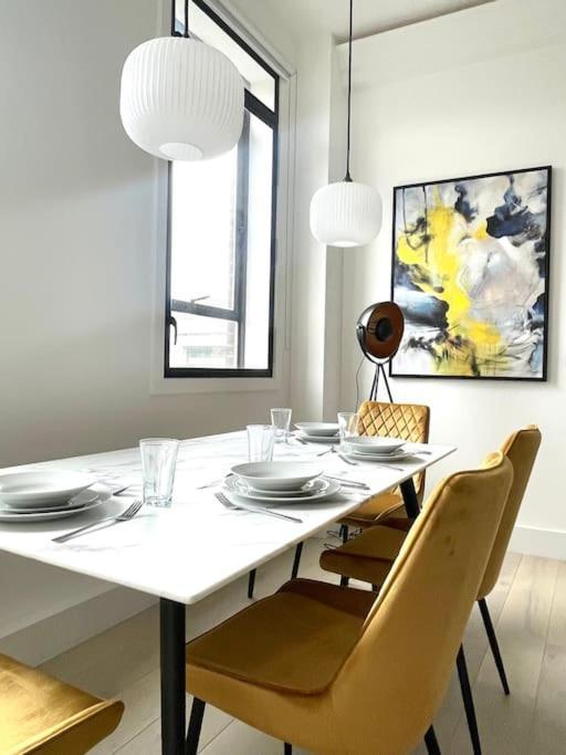 Apartment & Stylish 2 Bedroom London